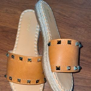 Cute sandal with studs size 7
